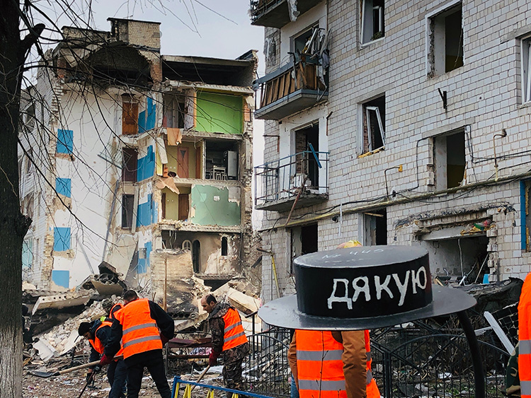 destroyed-high-rise-residential-buildings-in-center-of-borodyanka-hide-even-more-horror-underneath_t20_WpEoo1